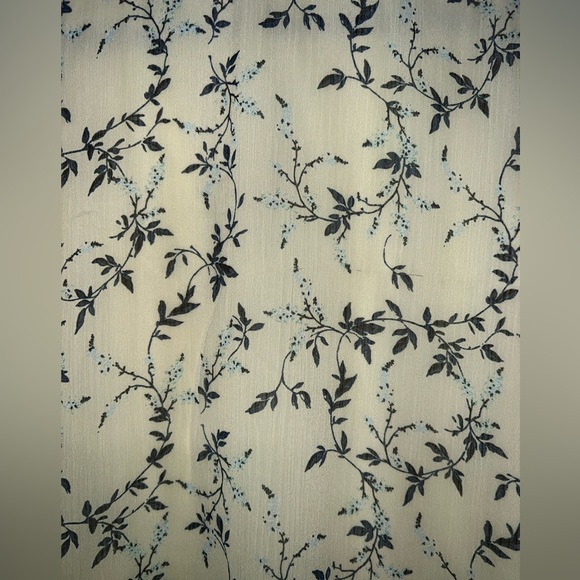 💐NWT! CeCe Wisteria Vines Ruffled Sleeveless Blouse - Picture 3 of 5